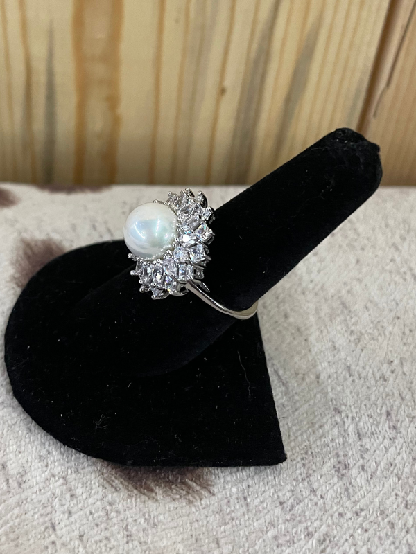Large Pearl Center Ring