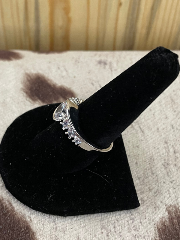 Side Stone with Oval Center Ring